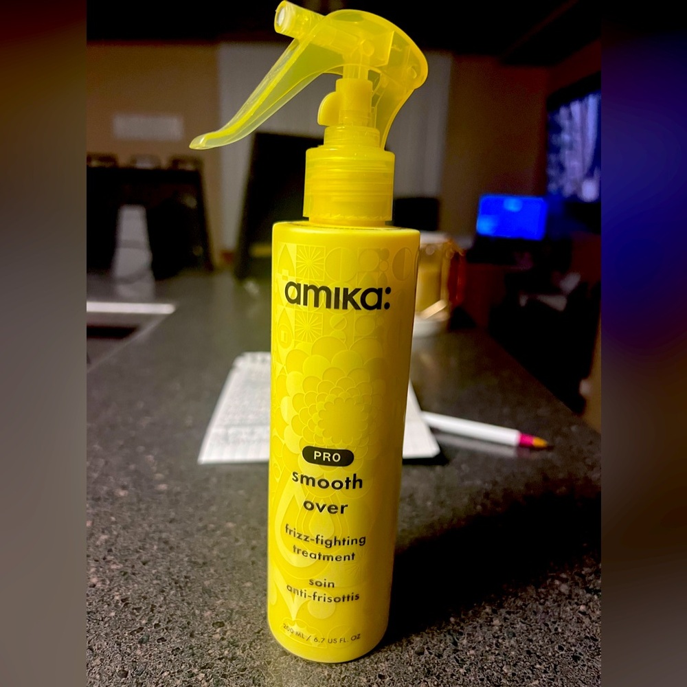 NEW! Amika PRO Smooth Over frizz treatment 6.7 oz